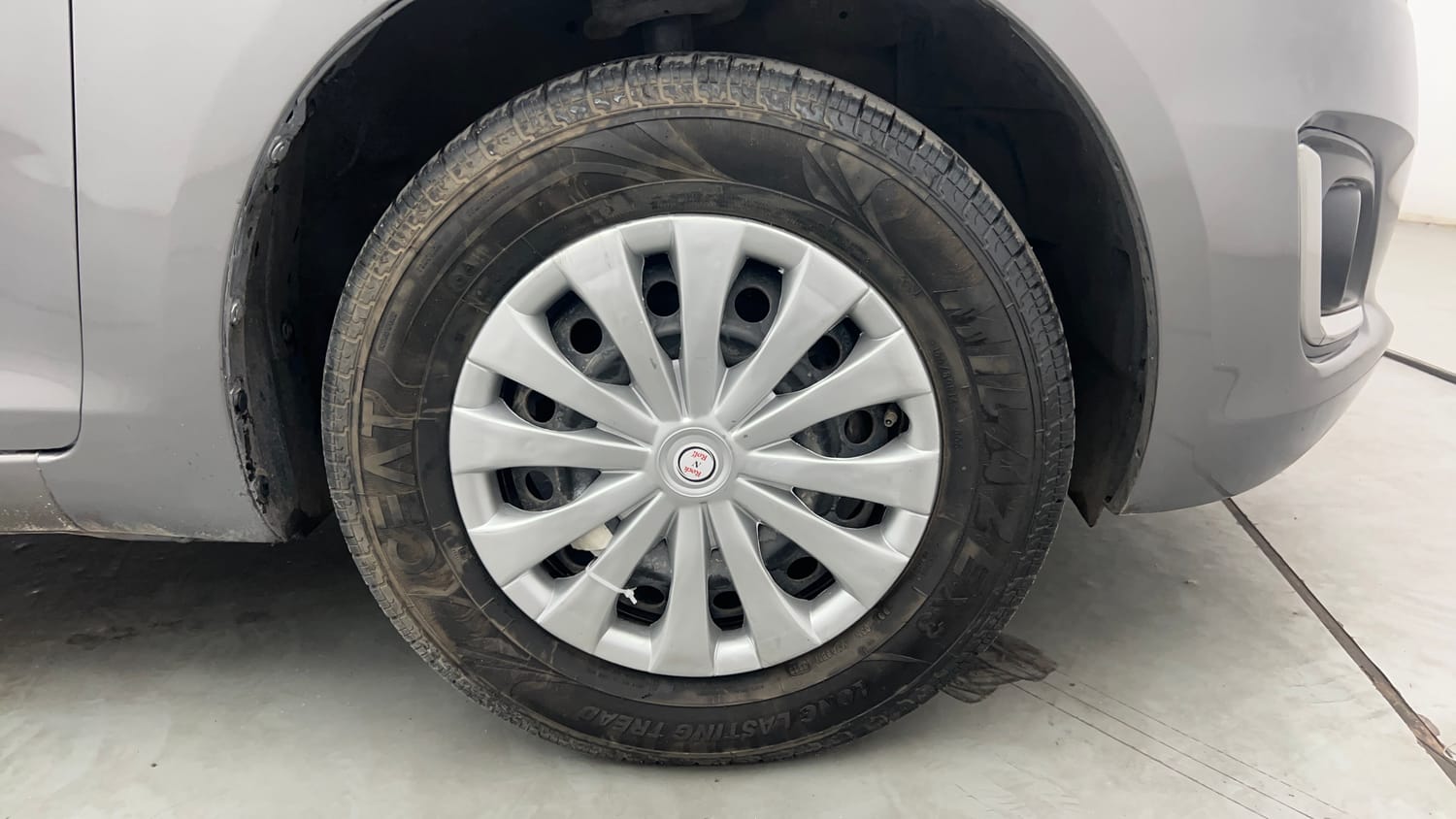Used 2017 Maruti Suzuki Swift VXi Petrol Manual tyres RIGHT FRONT TYRE RIM VIEW