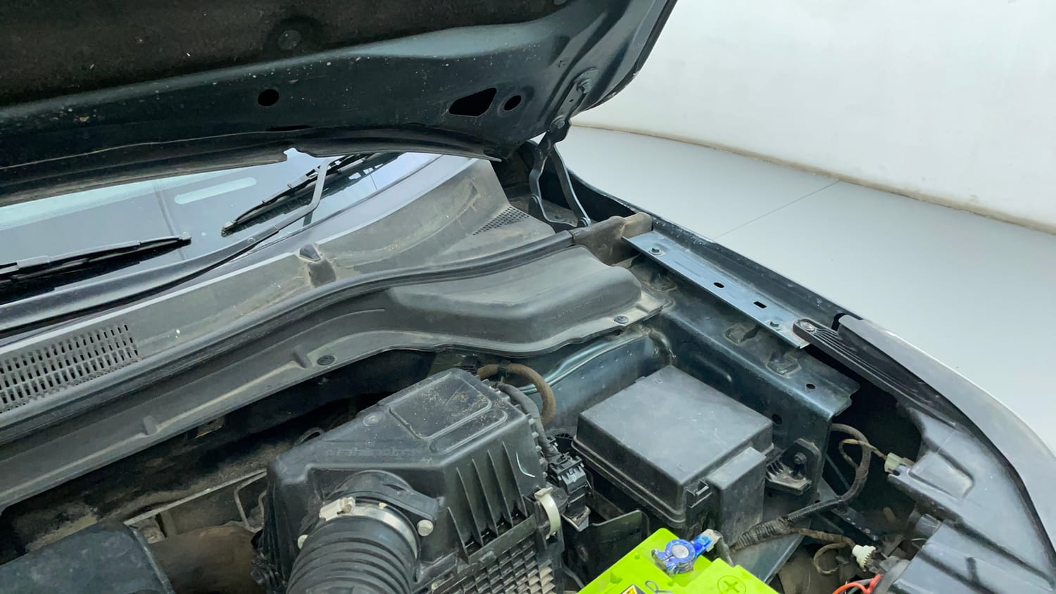 Used 2021 Mahindra XUV 300 W6 1.2 Petrol Petrol Manual engine ENGINE LEFT SIDE HINGE & APRON VIEW