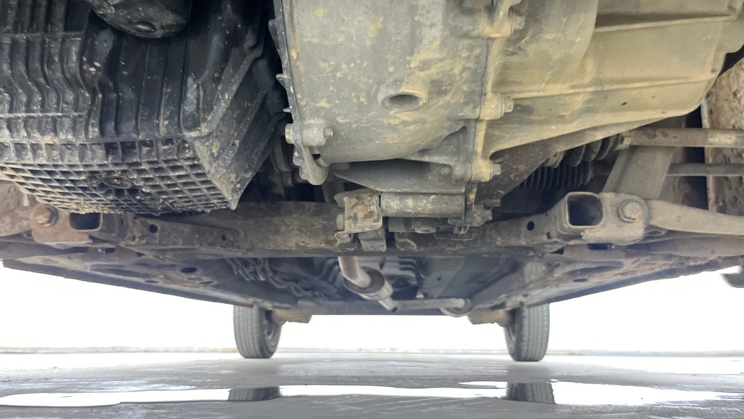 Used 2018 Renault Kwid RXT Opt Petrol Manual extra FRONT LEFT UNDERBODY VIEW