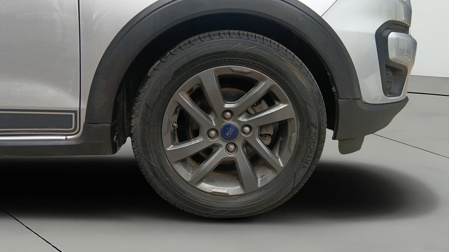 Used 2018 Ford Freestyle Titanium 1.2 Ti-VCT Petrol Manual tyres RIGHT FRONT TYRE RIM VIEW