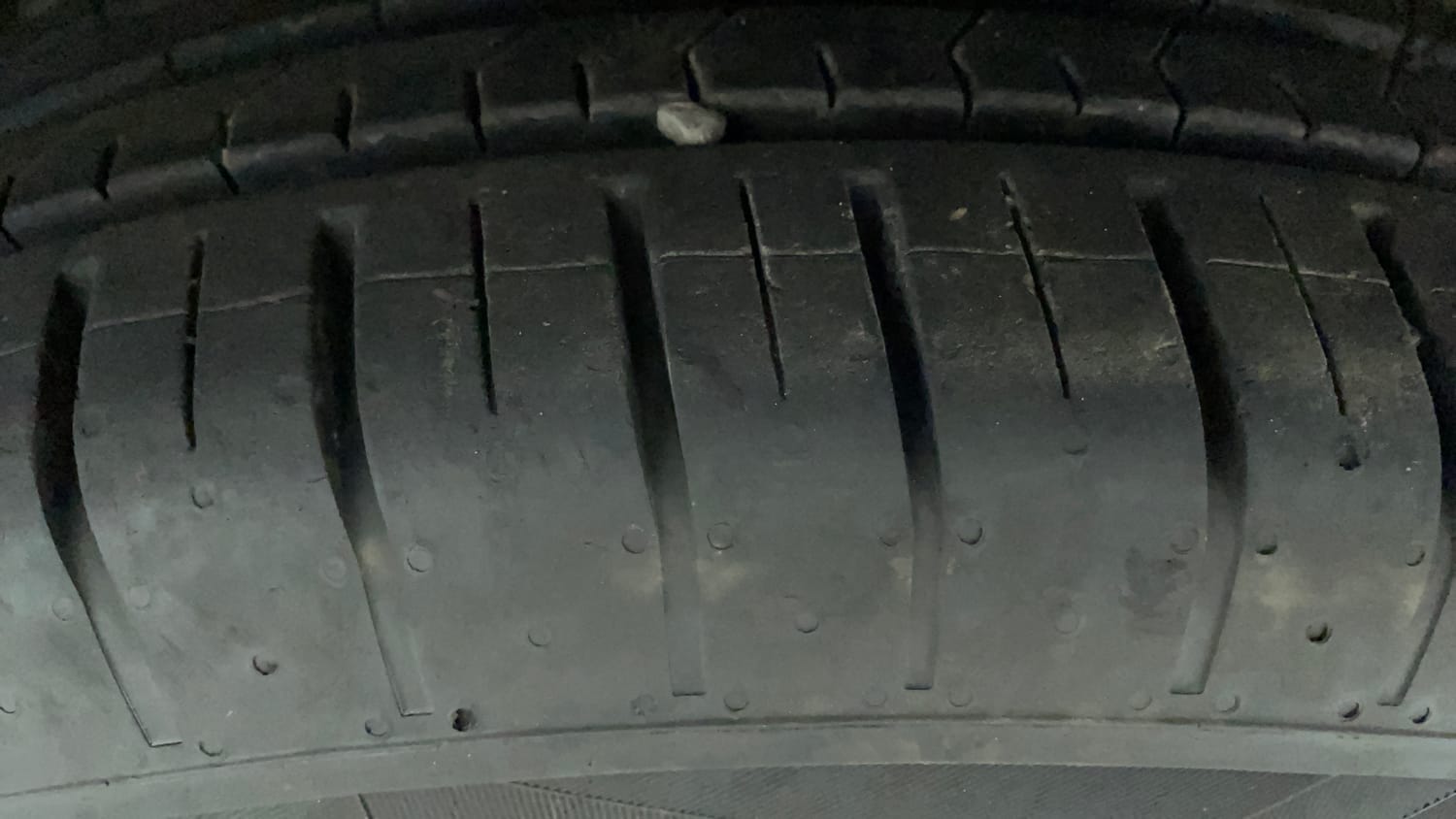 Used 2021 Mahindra XUV 300 W6 1.2 Petrol Petrol Manual tyres LEFT FRONT TYRE TREAD VIEW