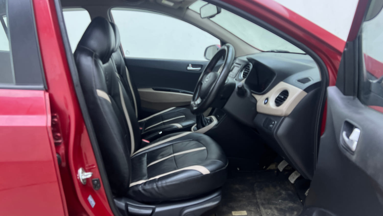 Used 2016 Hyundai Xcent SX 1.2 (O) Petrol Manual interior RIGHT SIDE FRONT DOOR CABIN VIEW