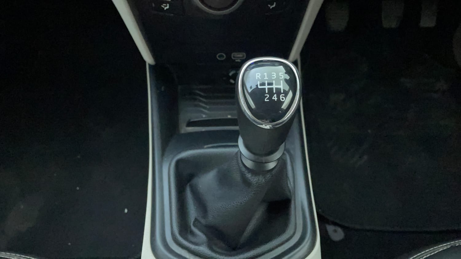 Used 2021 Mahindra XUV 300 W6 1.2 Petrol Petrol Manual interior GEAR  KNOB VIEW