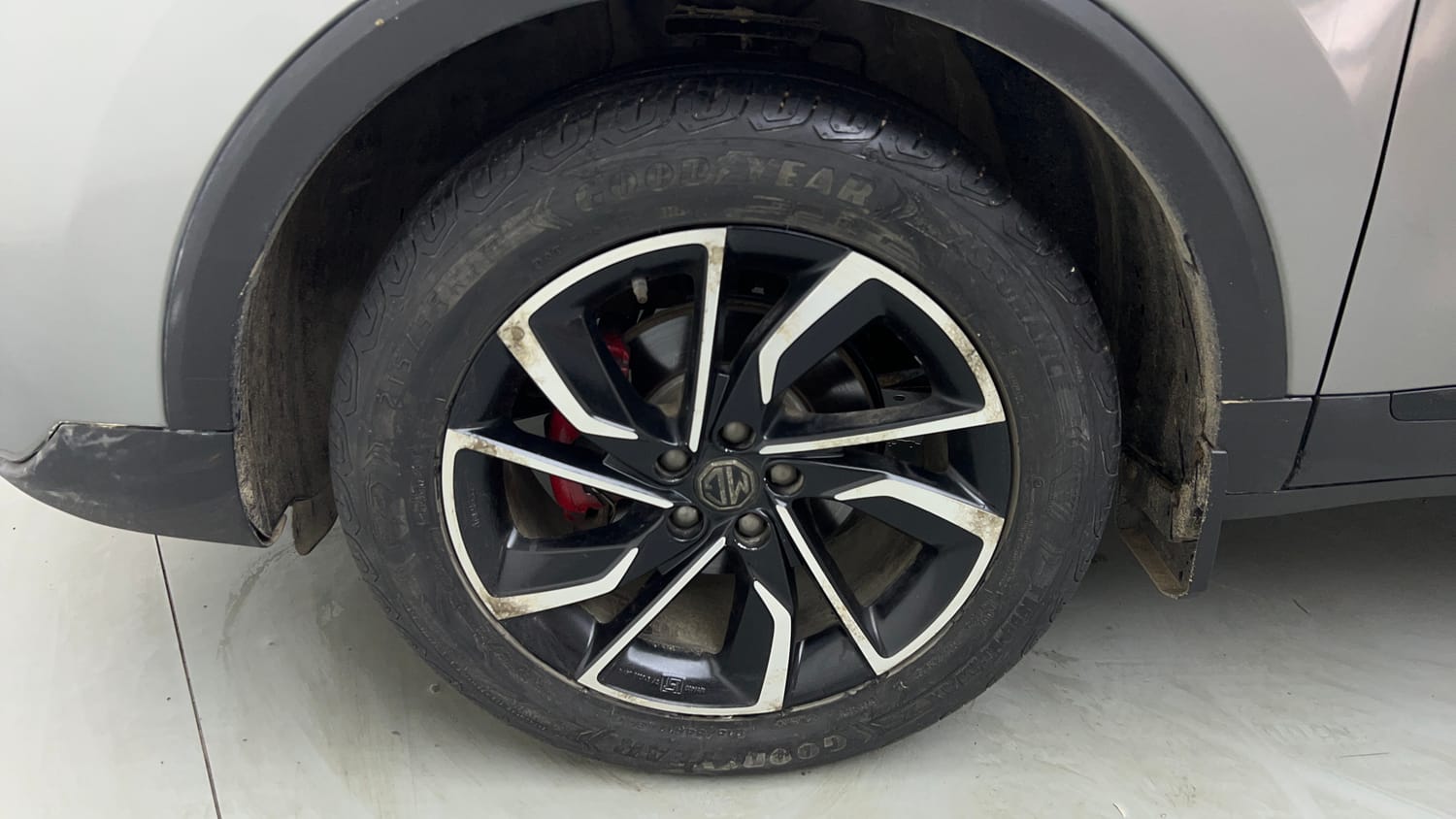 Used 2023 MG Motors Astor Savvy 1.3 Turbo AT S Red Petrol Automatic tyres LEFT FRONT TYRE RIM VIEW