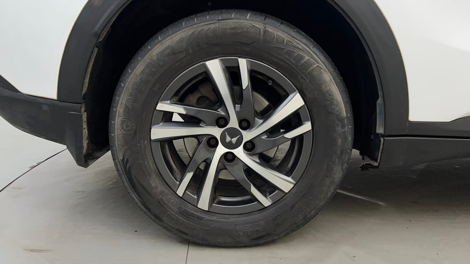 Used 2023 Mahindra XUV700 AX 5 Diesel AT 7 STR Diesel Automatic tyres RIGHT REAR TYRE RIM VIEW