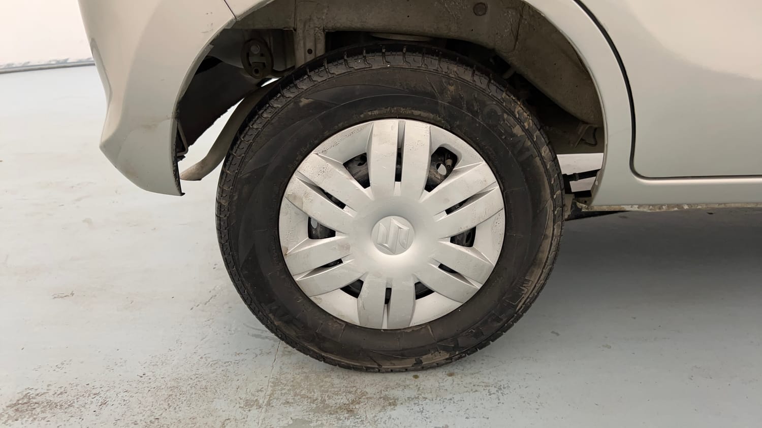 Used 2018 Maruti Suzuki Alto 800 LXi Petrol Manual tyres RIGHT REAR TYRE RIM VIEW