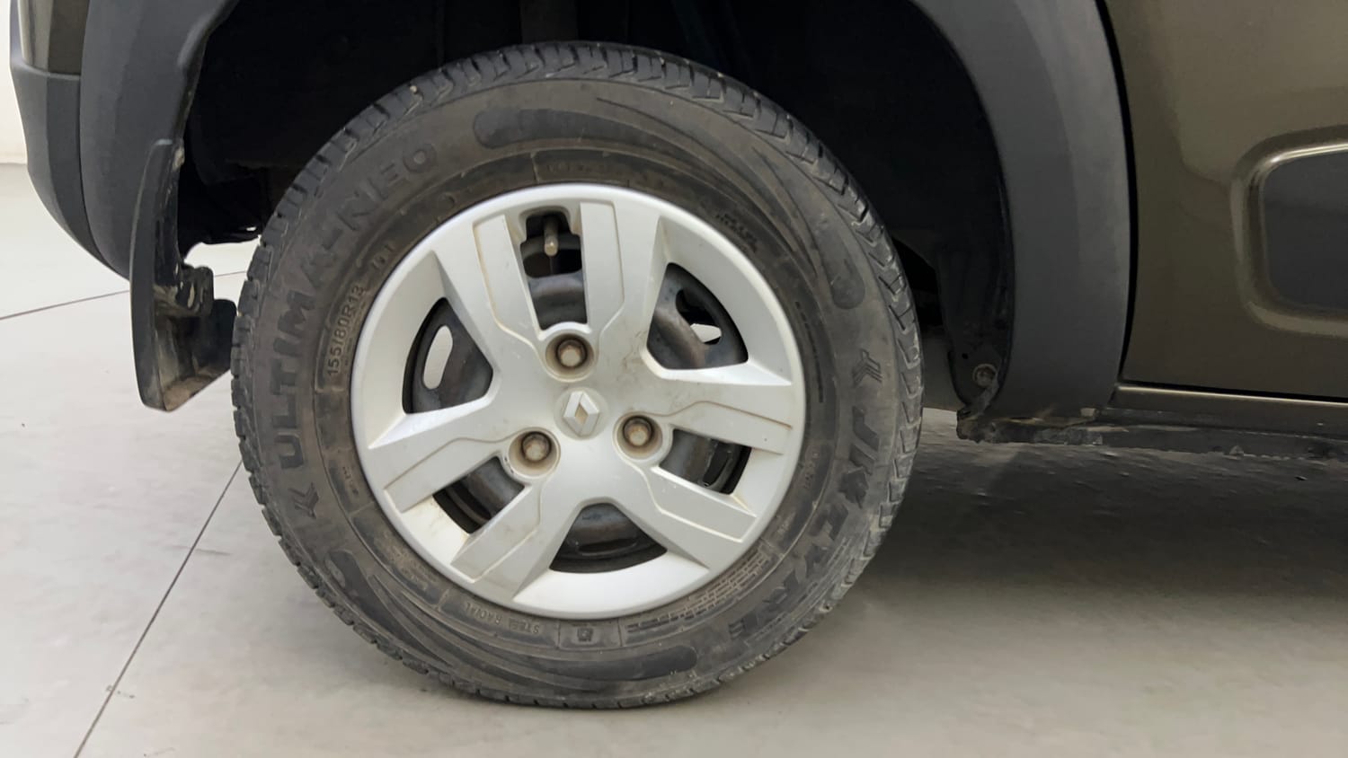 Used 2016 Renault Kwid RXL Petrol Manual tyres RIGHT REAR TYRE RIM VIEW