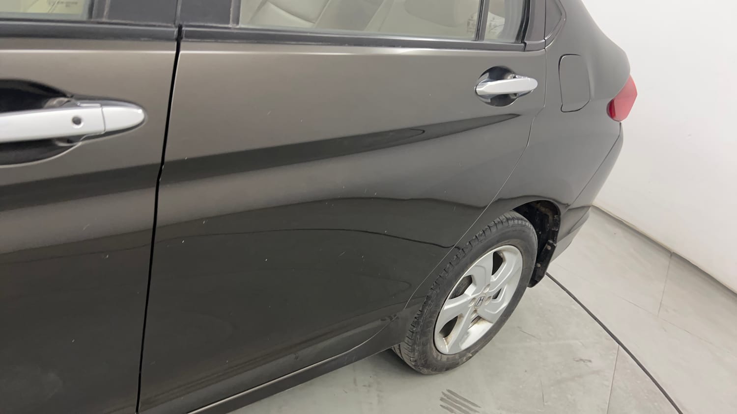 Used 2016 Honda City VX CVT Petrol Automatic dents MINOR DENT