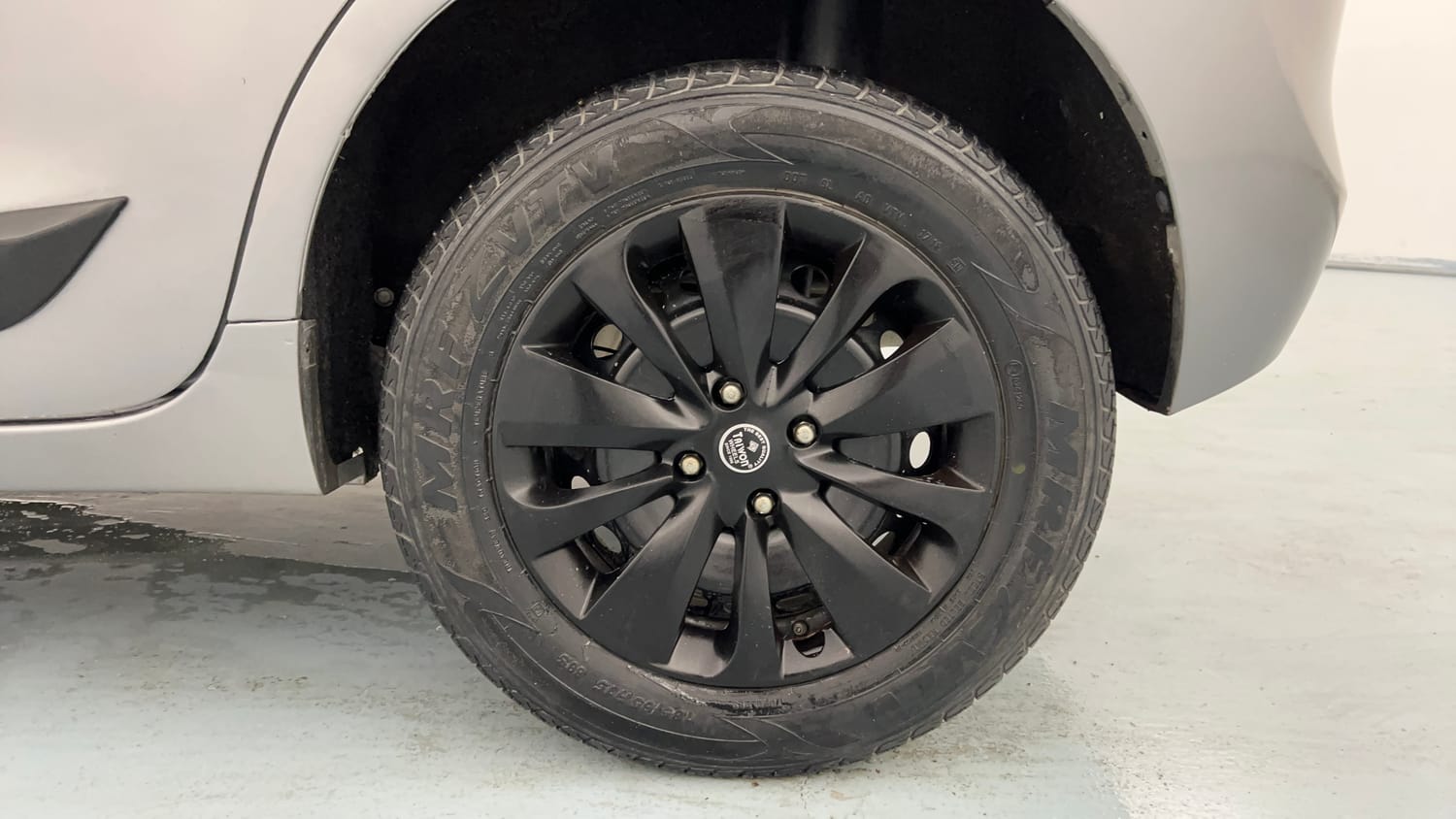 Used 2018 Maruti Suzuki Baleno Delta 1.2 Petrol Manual tyres LEFT REAR TYRE RIM VIEW