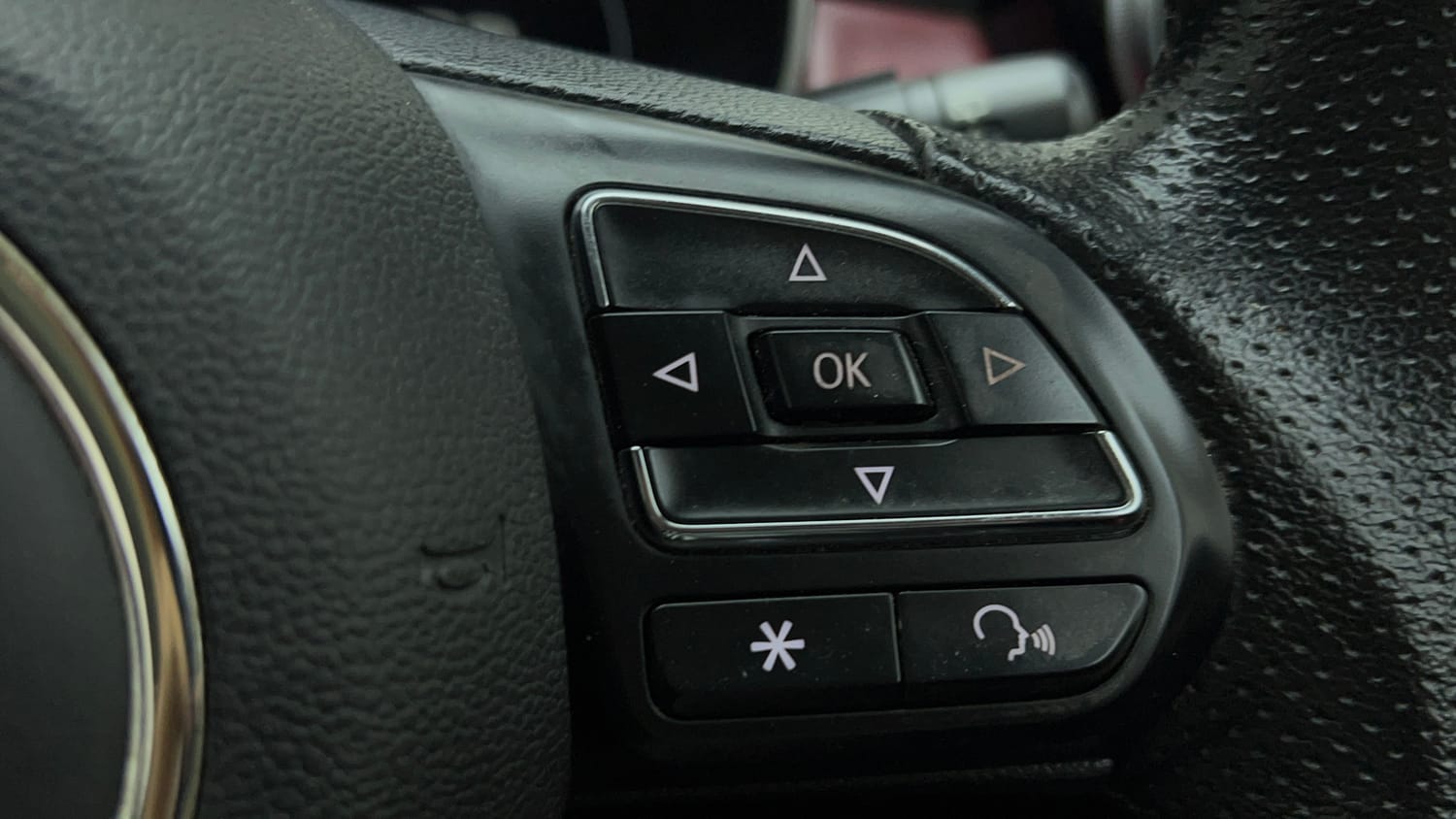 Used 2023 MG Motors Astor Savvy 1.3 Turbo AT S Red Petrol Automatic top_features Cruise control