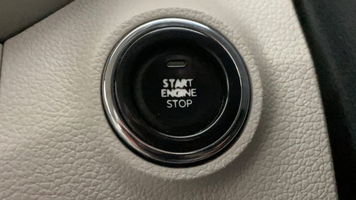 Used 2022 Mahindra XUV 300 W8 (O) 1.2 Petrol Petrol Manual top_features Keyless start