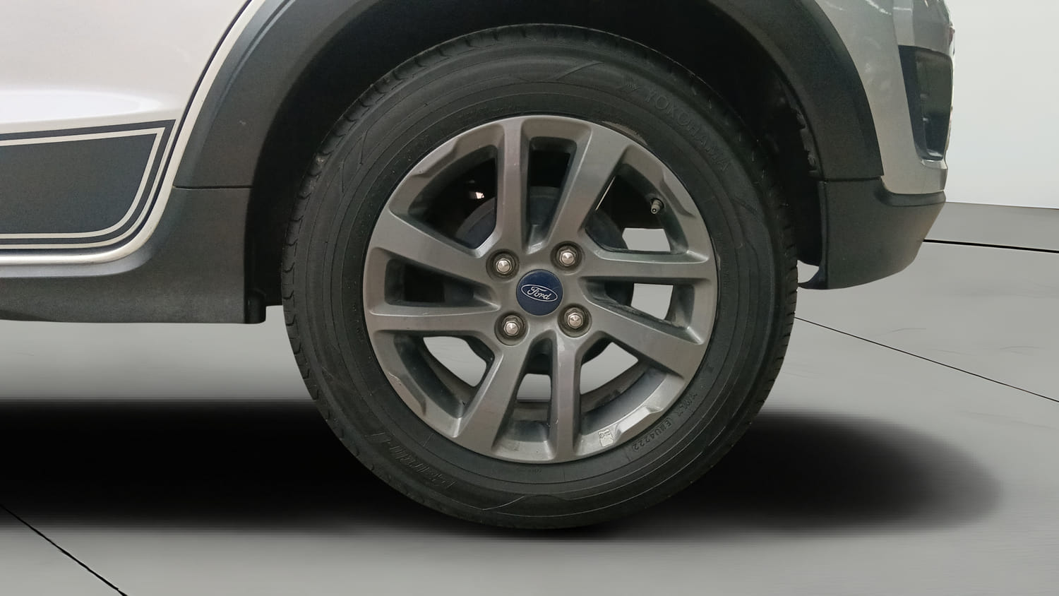 Used 2018 Ford Freestyle Titanium 1.2 Ti-VCT Petrol Manual tyres LEFT REAR TYRE RIM VIEW