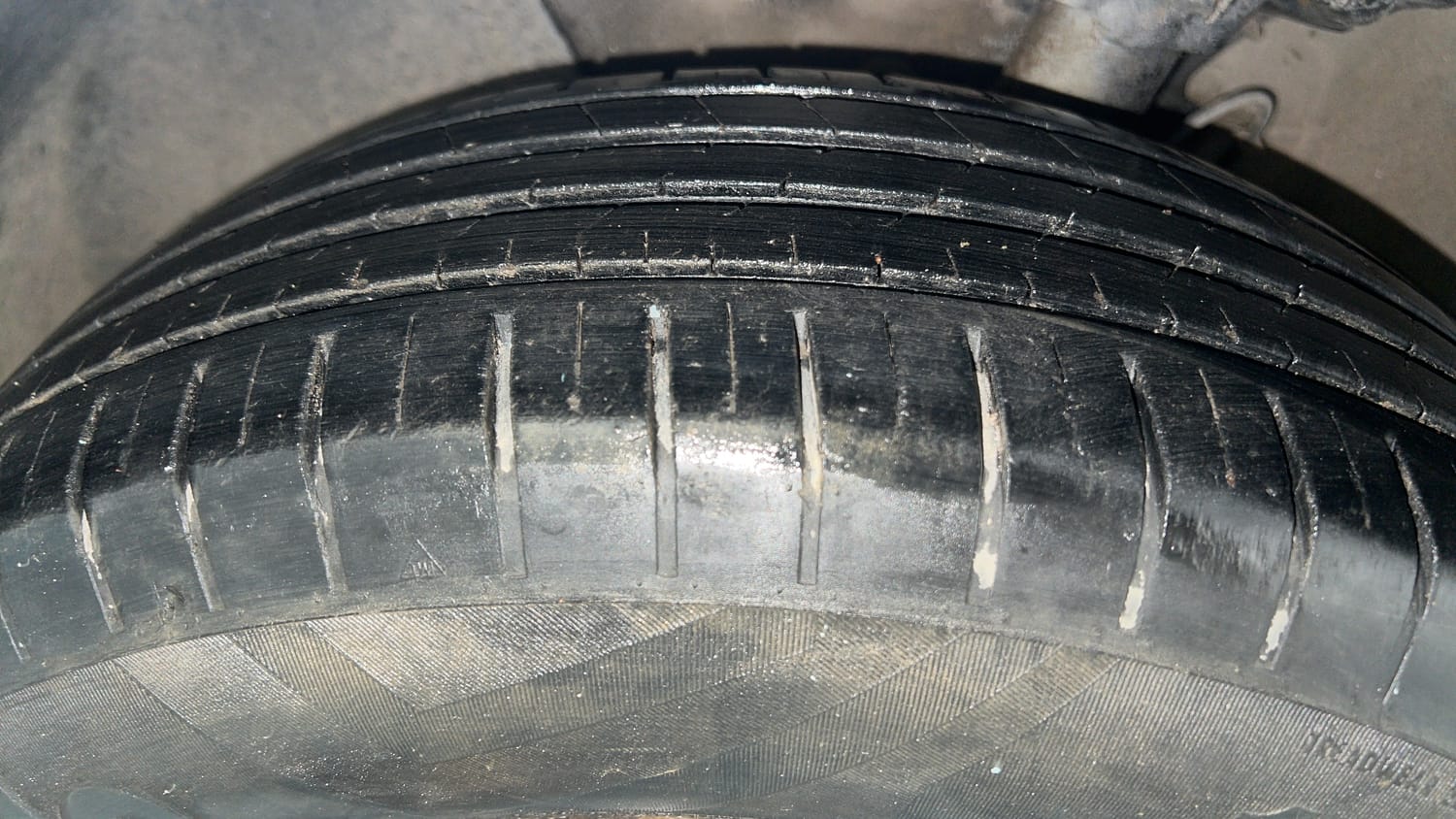 Used 2015 Hyundai Elite i20 Sportz 1.2 Petrol Manual tyres LEFT FRONT TYRE TREAD VIEW