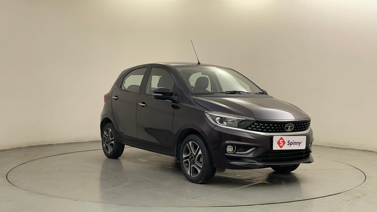 Used 2023 Tata Tiago XZ Plus Petrol Manual exterior RIGHT FRONT CORNER VIEW