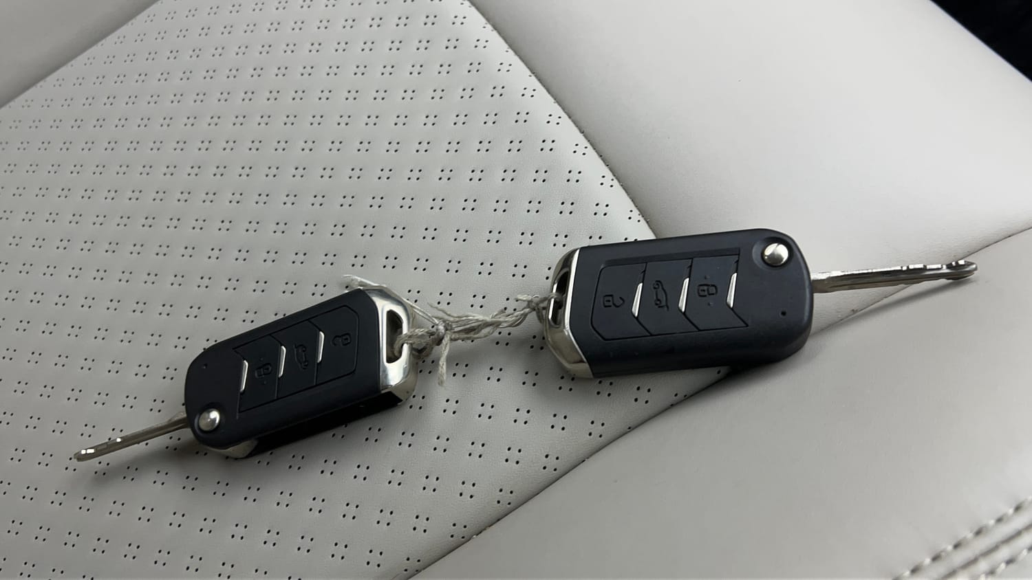 Used 2022 Mahindra XUV700 AX 5 Petrol AT 5 STR Petrol Automatic extra CAR KEY VIEW