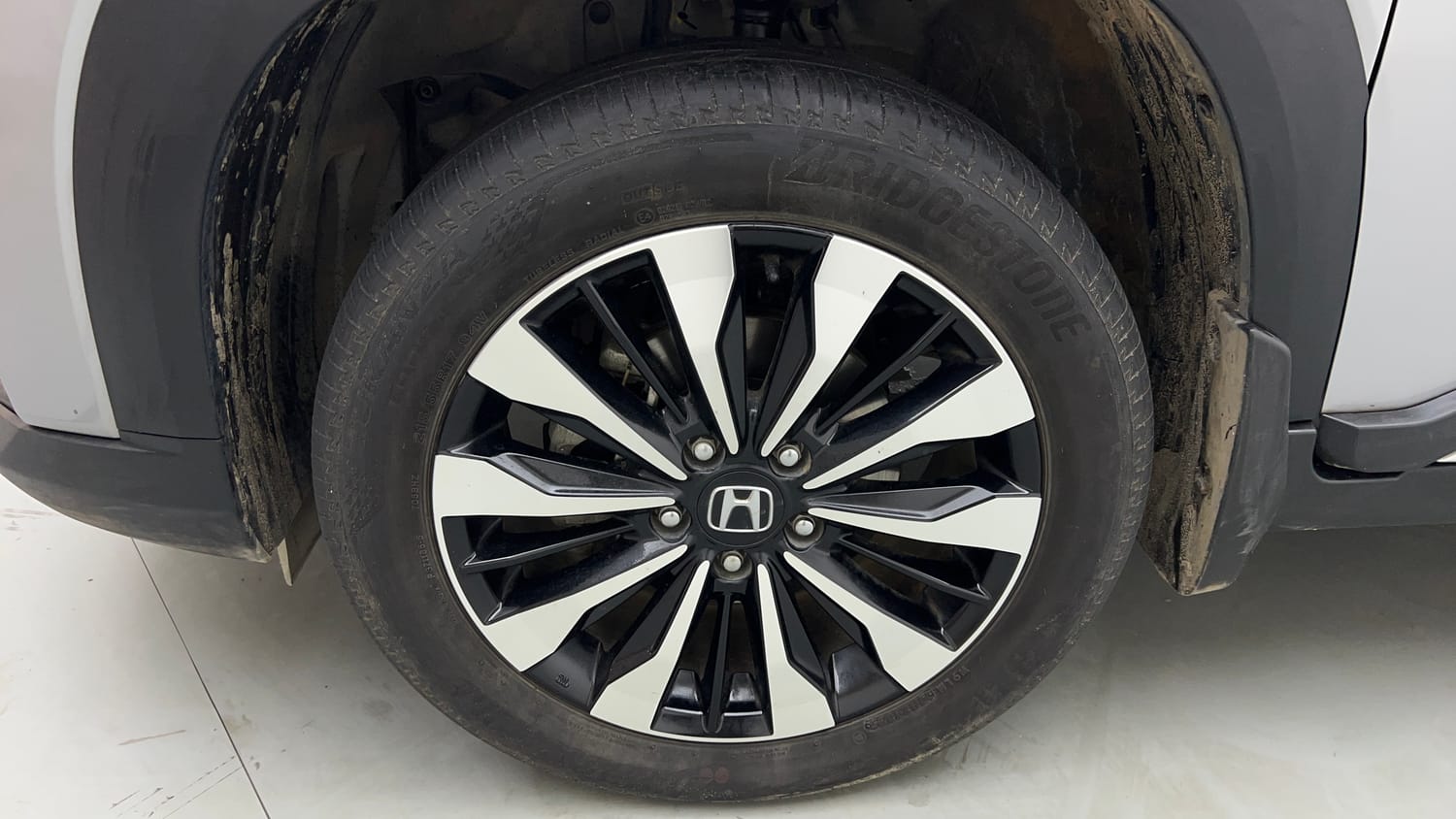 Used 2025 Honda Elevate ZX CVT Petrol Automatic tyres LEFT FRONT TYRE RIM VIEW