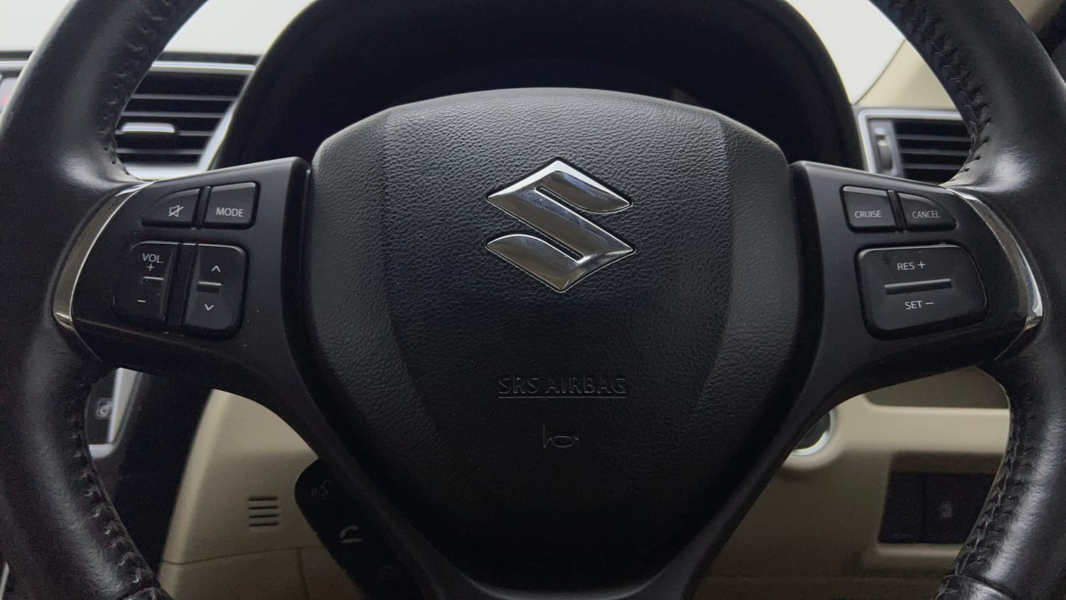 Used 2020 Maruti Suzuki Ciaz Alpha Hybrid 1.5 Petrol Manual top_features Airbags