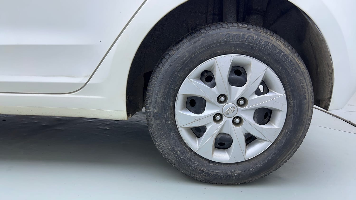 Used 2019 Hyundai Elite i20 Magna 1.4 AT Petrol Automatic tyres LEFT REAR TYRE RIM VIEW