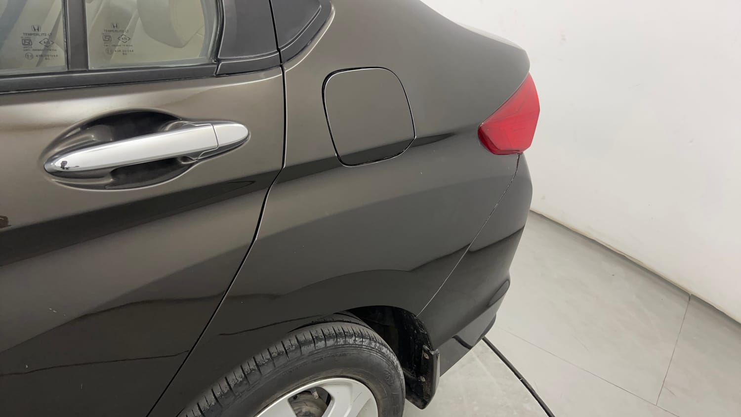 Used 2016 Honda City VX CVT Petrol Automatic dents MINOR DENT