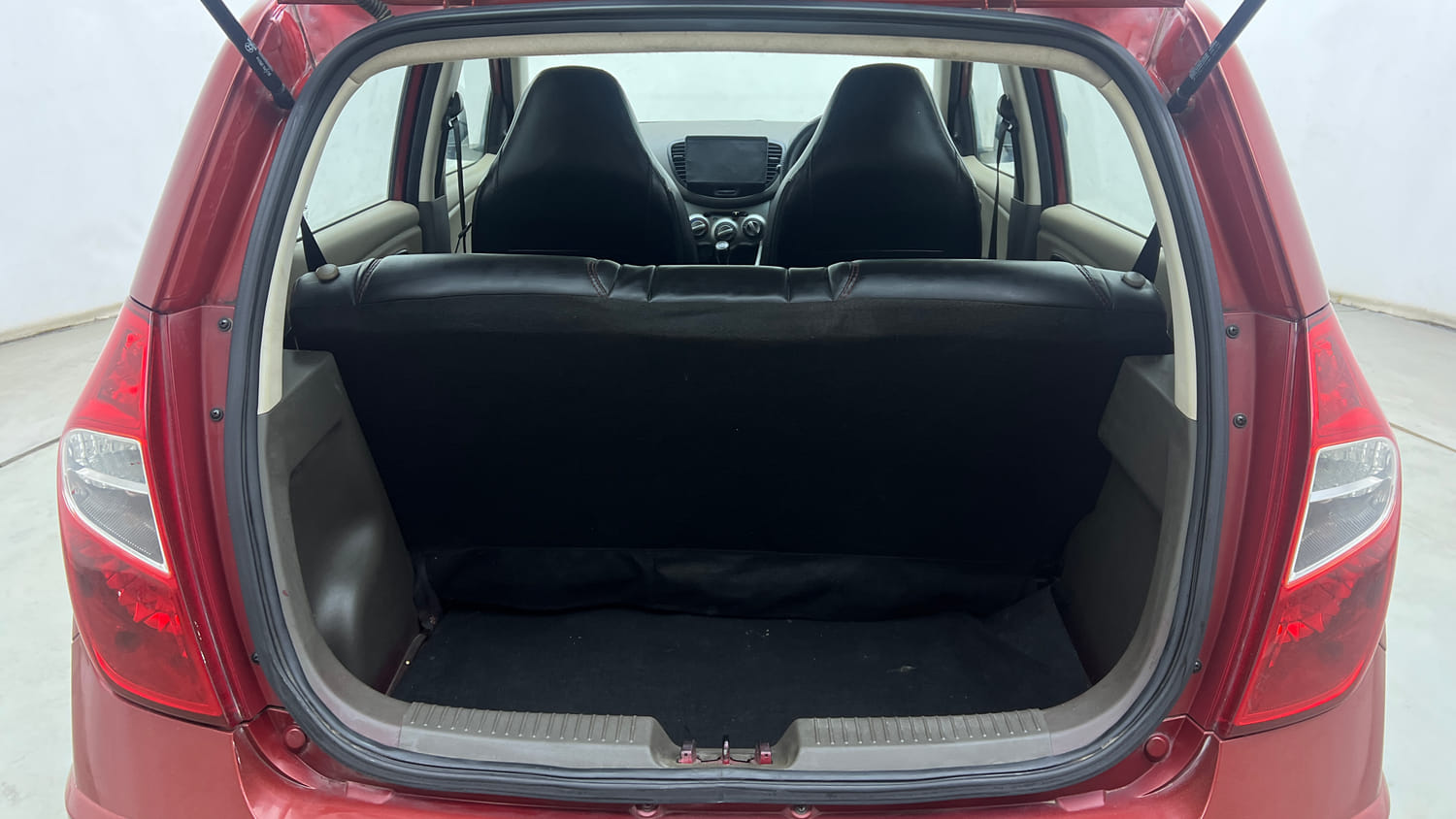 Used 2012 Hyundai i10 Era 1.1 iRDE2 Petrol Manual interior DICKY INSIDE VIEW