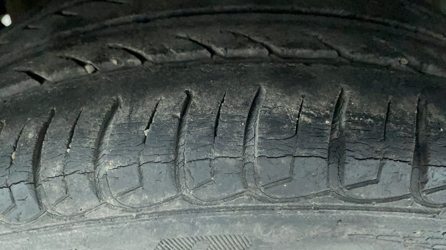 Used 2019 Tata Tiago Revotron XZA Plus Petrol Automatic tyres RIGHT REAR TYRE TREAD VIEW