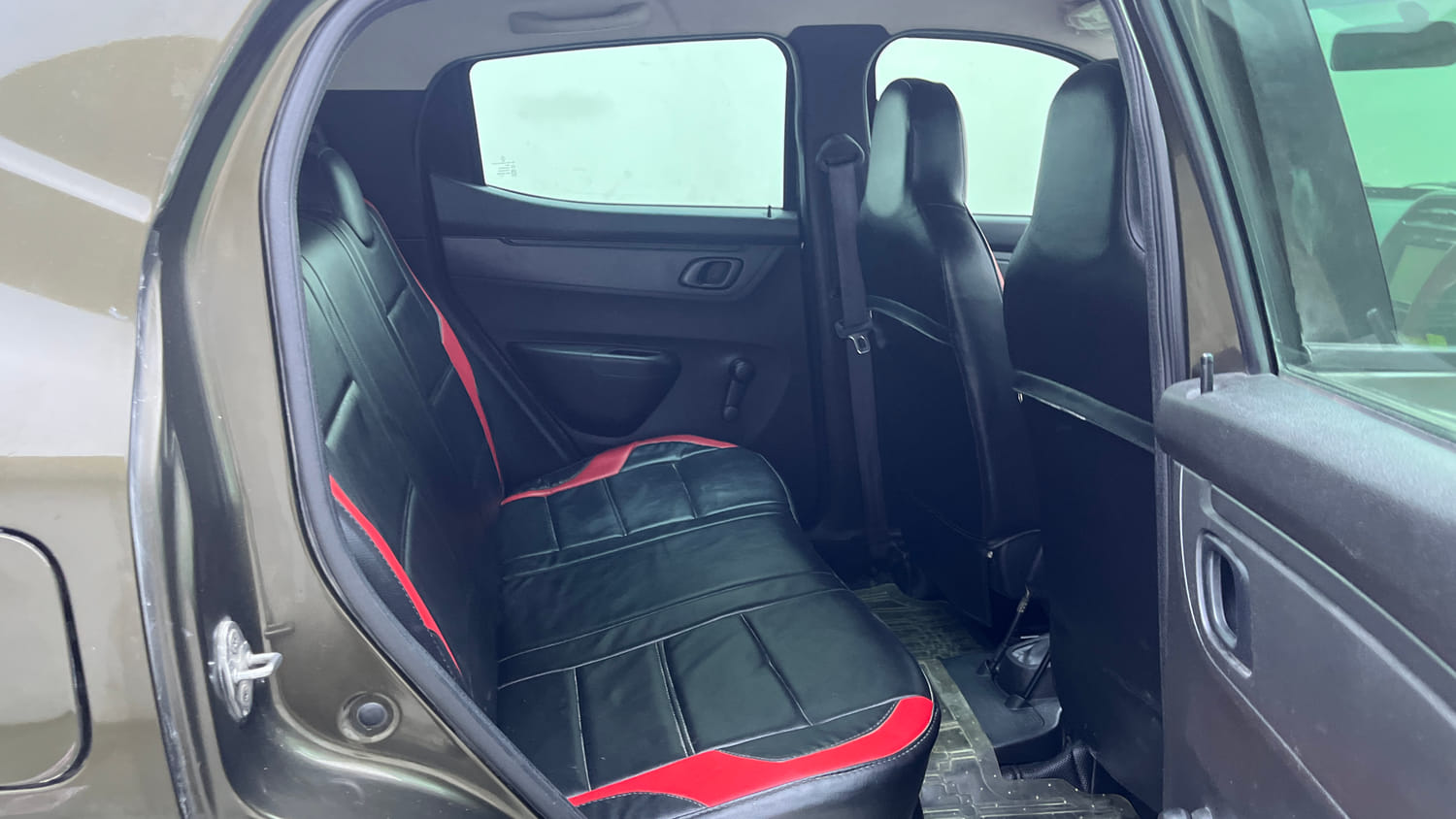 Used 2018 Renault Kwid RXT Opt Petrol Manual interior RIGHT SIDE REAR DOOR CABIN VIEW