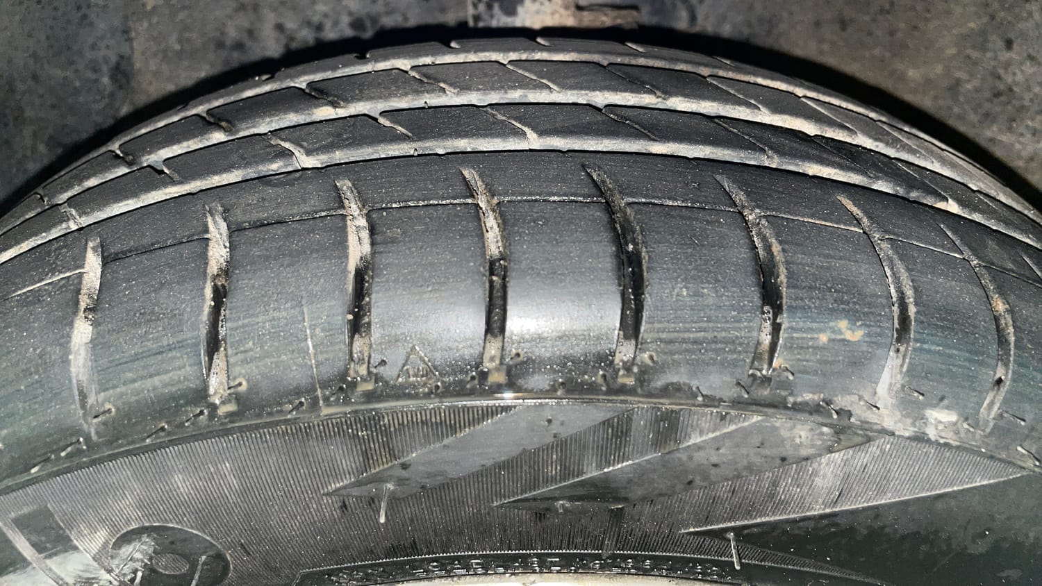 Used 2016 Hyundai Grand i10 Asta AT 1.2 Kappa VTVT (O) Petrol Automatic tyres LEFT FRONT TYRE TREAD VIEW