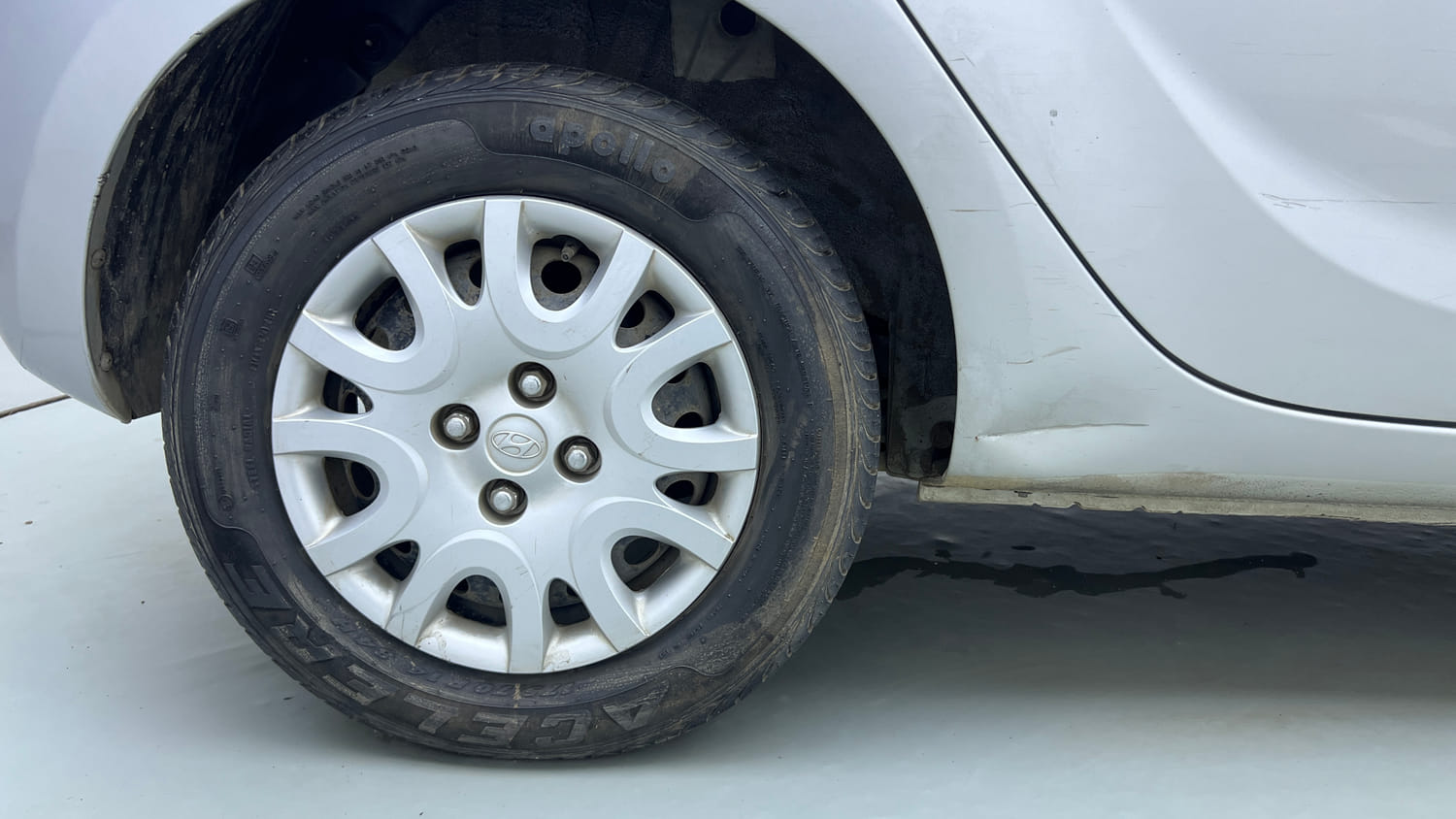 Used 2012 Hyundai i20 Magna 1.2 Petrol Manual tyres RIGHT REAR TYRE RIM VIEW