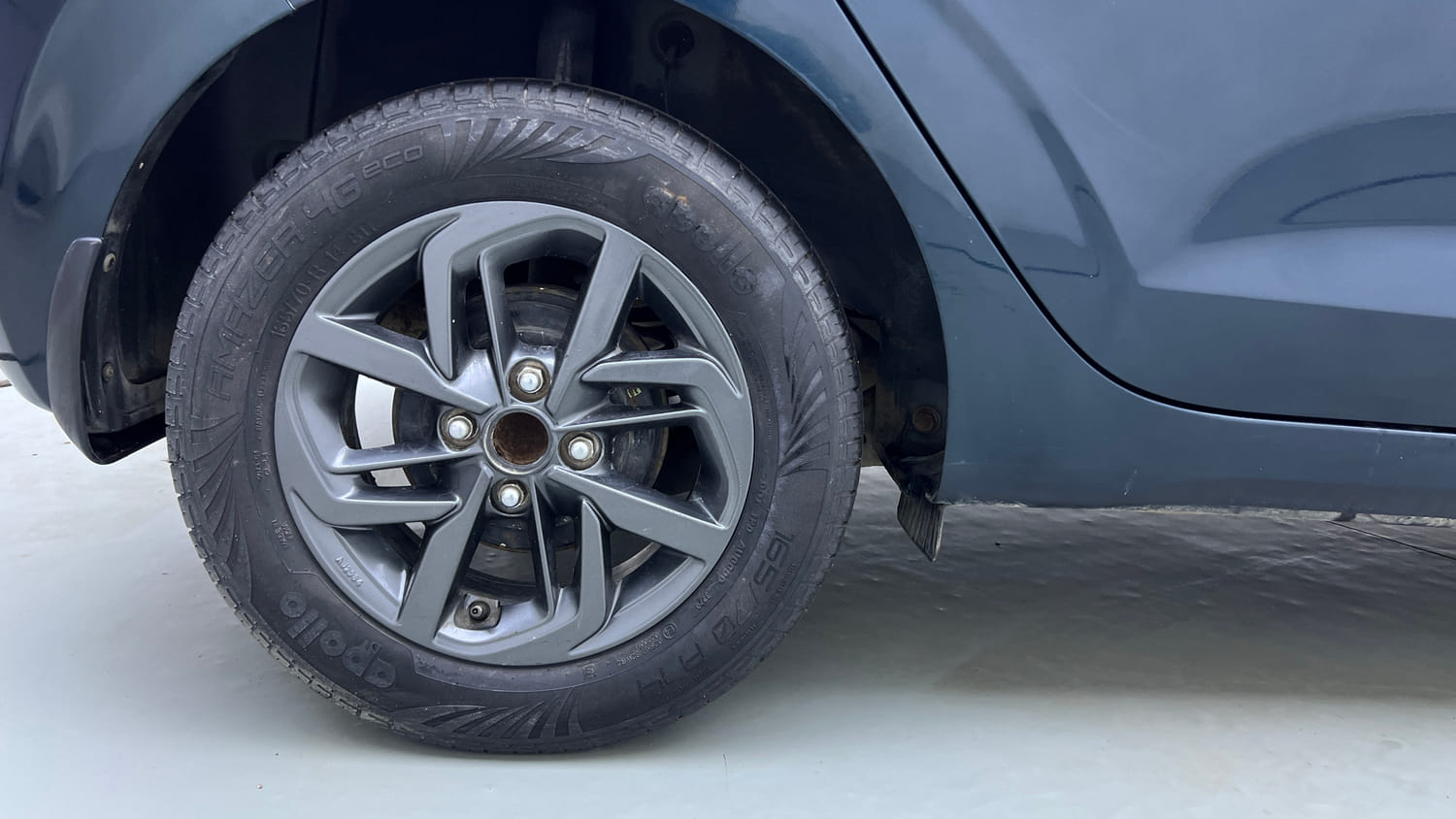 Used 2020 Hyundai Grand i10 Nios Sportz AMT 1.2 Kappa VTVT Petrol Automatic tyres RIGHT REAR TYRE RIM VIEW