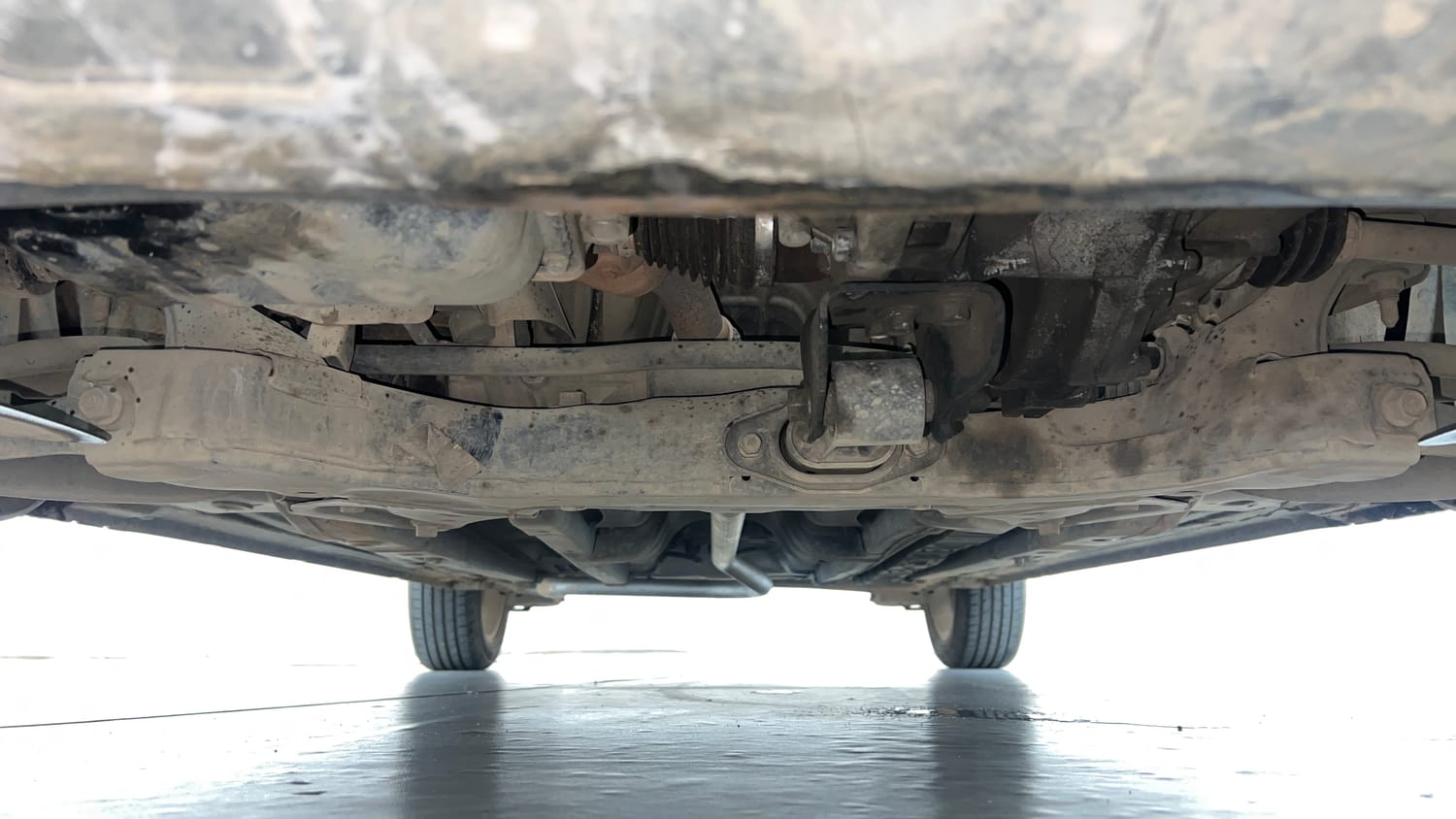 Used 2017 Hyundai Elite i20 Asta 1.2 Dual Tone Petrol Manual extra FRONT LEFT UNDERBODY VIEW
