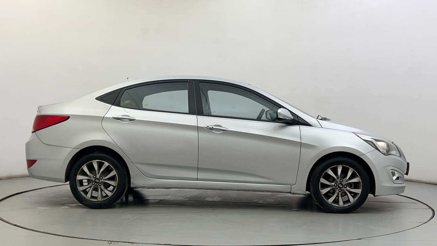 Used 2017 Hyundai Verna 1.6 CRDI SX (O) Diesel Manual exterior RIGHT SIDE VIEW
