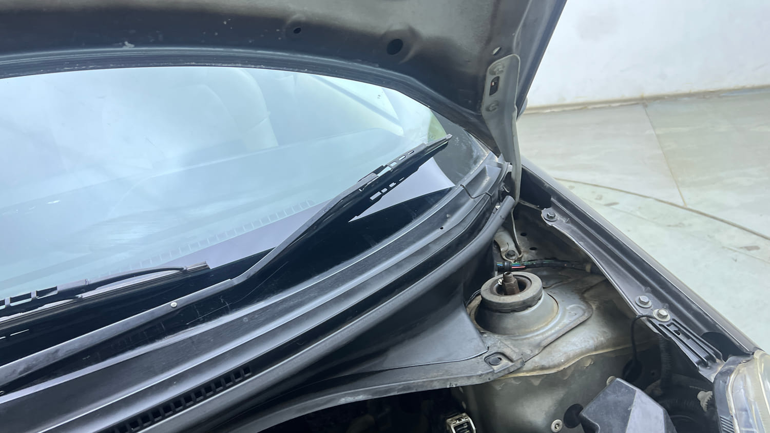 Used 2016 Honda Amaze 1.2 S i-VTEC Petrol Manual engine ENGINE LEFT SIDE HINGE & APRON VIEW