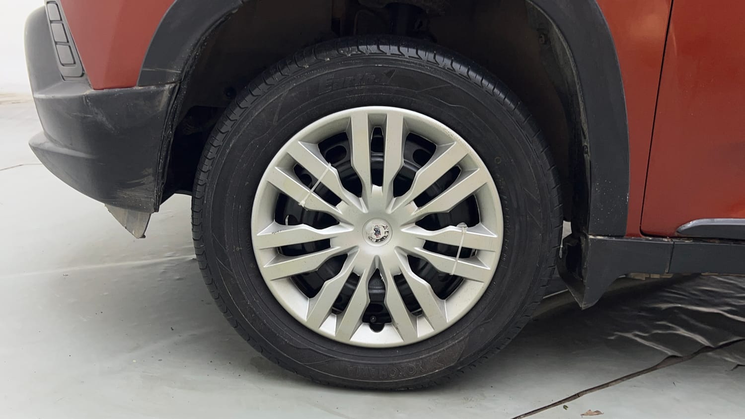 Used 2016 Mahindra KUV100 K6+ 6 STR Petrol Manual tyres LEFT FRONT TYRE RIM VIEW