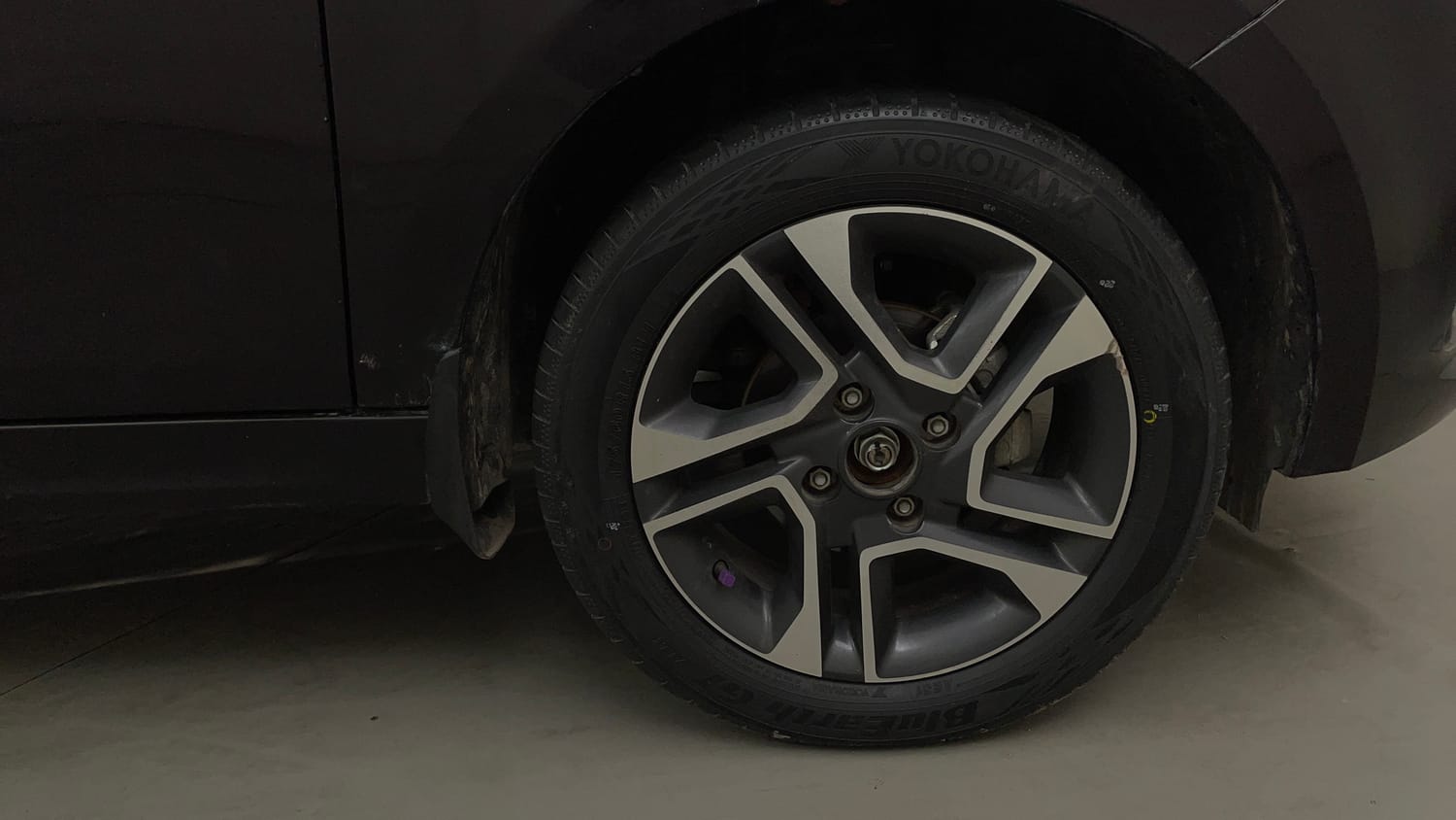 Used 2023 Tata Tiago XZ Plus Petrol Manual tyres RIGHT FRONT TYRE RIM VIEW