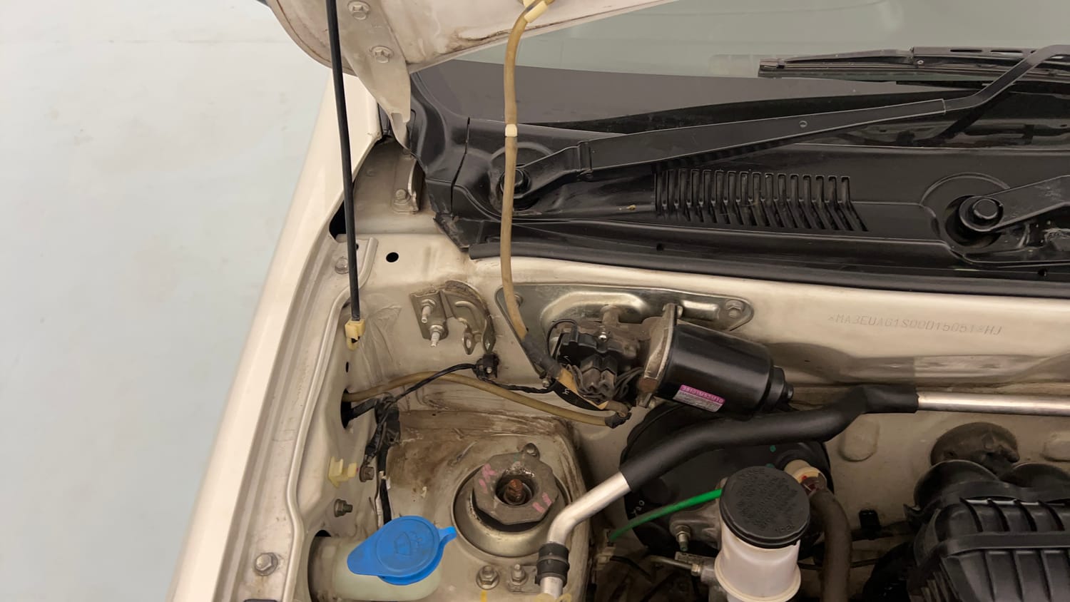Used 2018 Maruti Suzuki Alto 800 LXi Petrol Manual engine ENGINE RIGHT SIDE HINGE & APRON VIEW