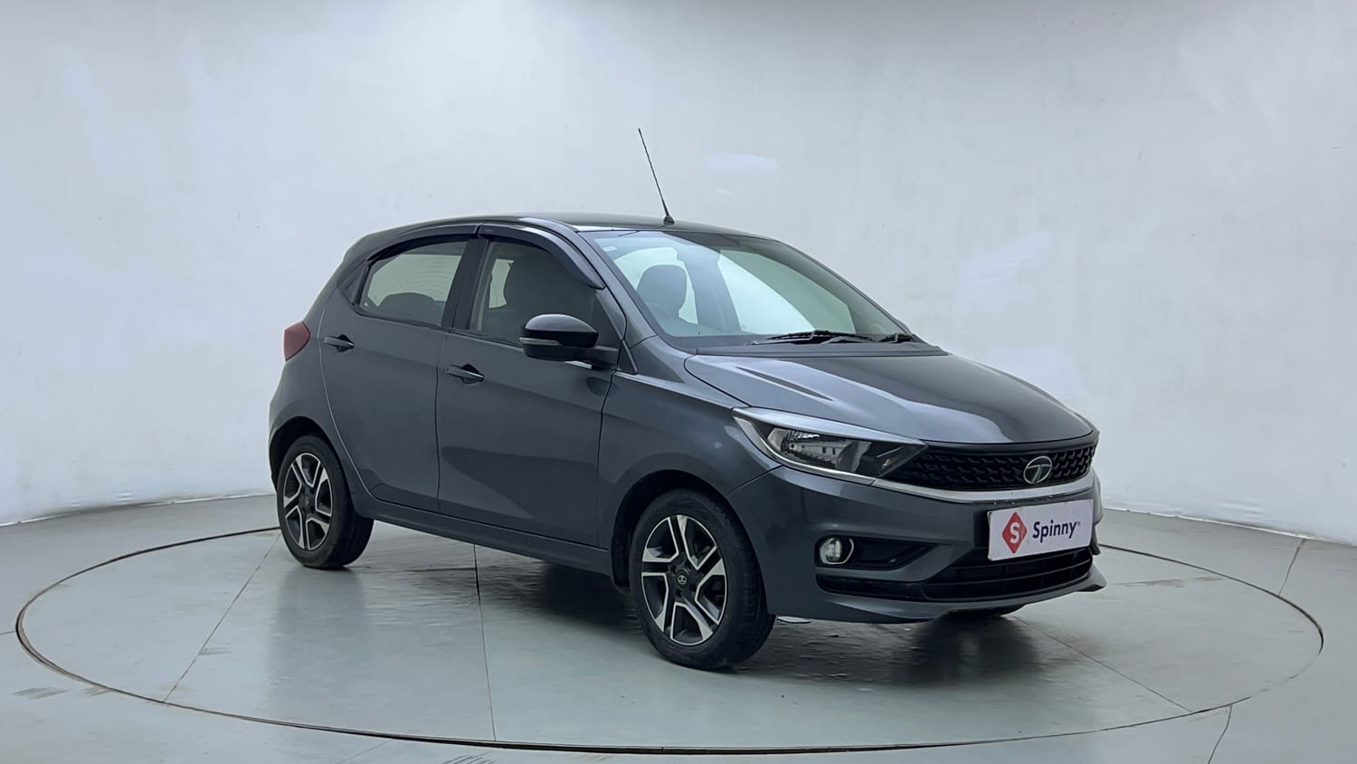 Used 2021 Tata Tiago XZ Plus Petrol Manual exterior RIGHT FRONT CORNER VIEW