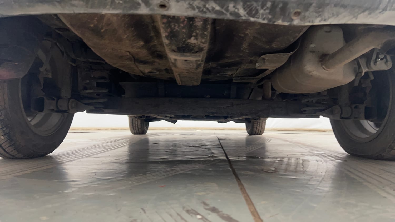 Used 2014 Hyundai Xcent SX 1.2 (O) Petrol Manual extra REAR UNDERBODY VIEW (TAKEN FROM REAR)