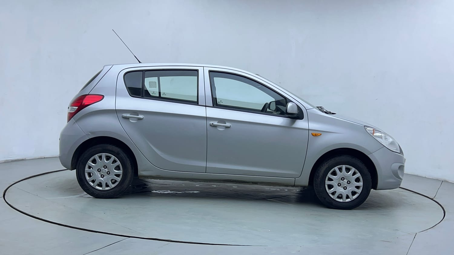 Used 2012 Hyundai i20 Magna 1.2 Petrol Manual exterior RIGHT SIDE VIEW