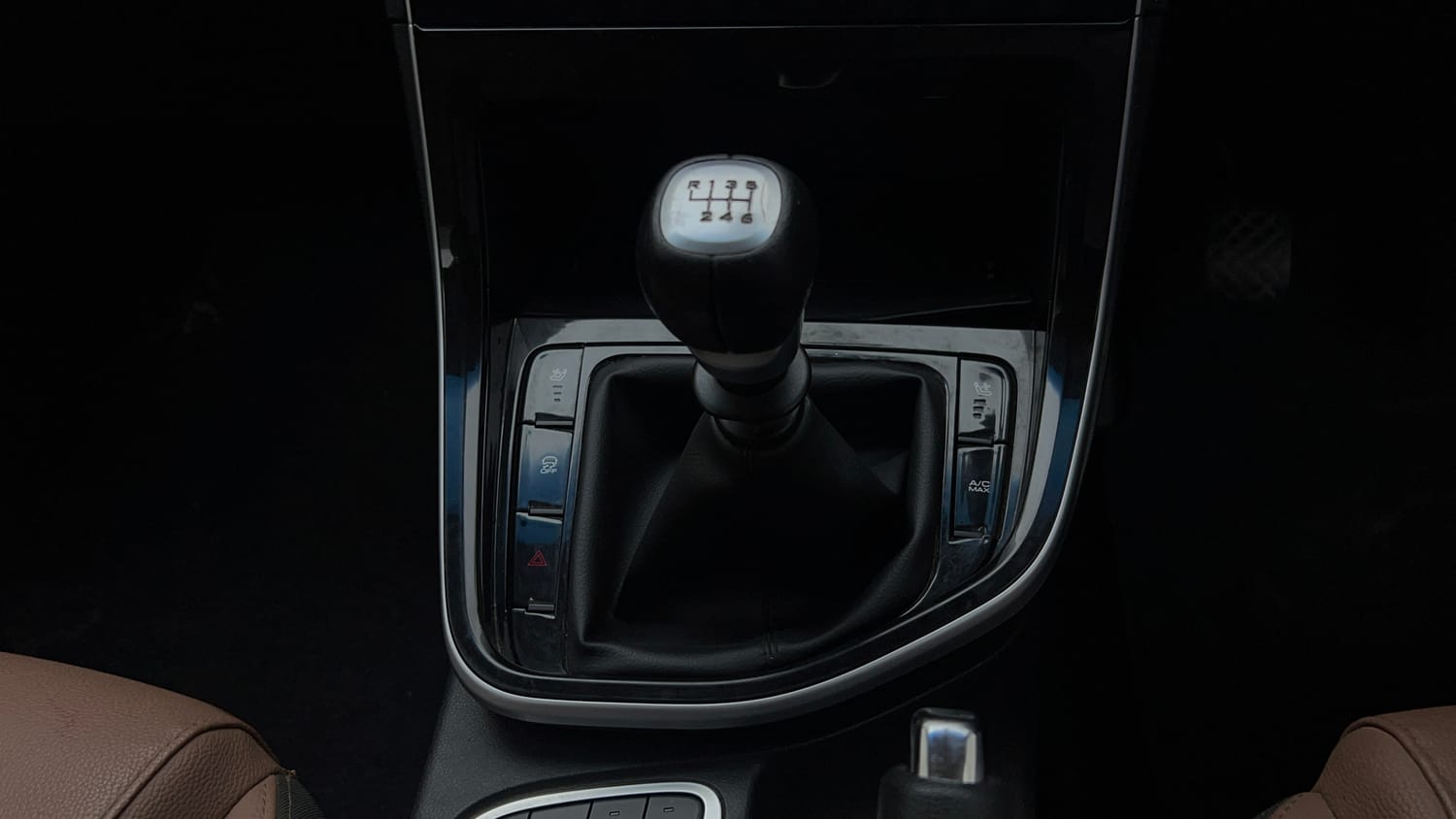 Used 2023 MG Motors Hector Plus Sharp Pro 2.0 Turbo Diesel 7 STR Diesel Manual interior GEAR  KNOB VIEW