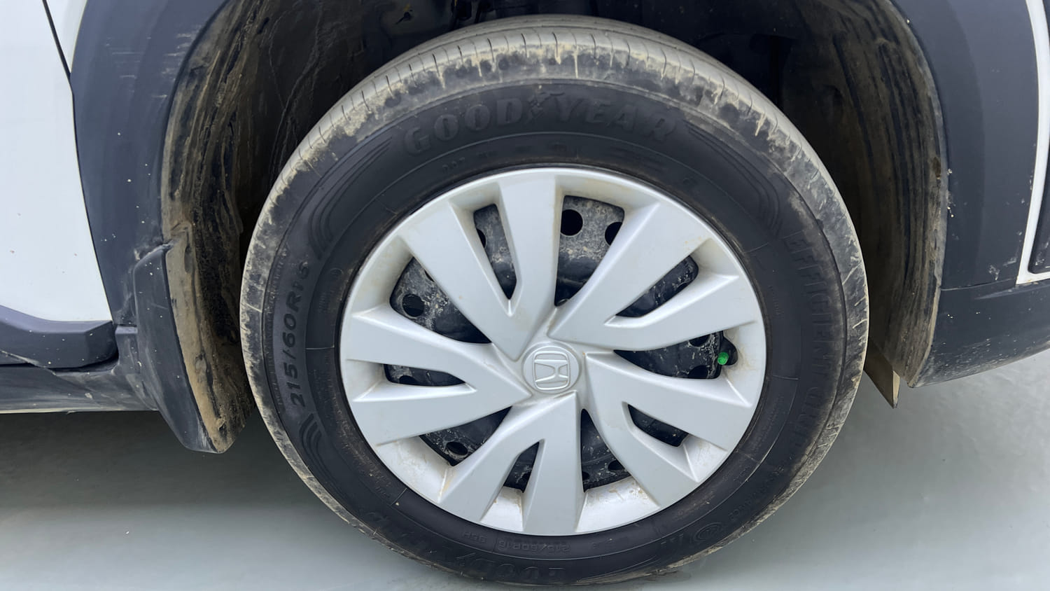 Used 2026 Honda Elevate V CVT Petrol Automatic tyres RIGHT FRONT TYRE RIM VIEW