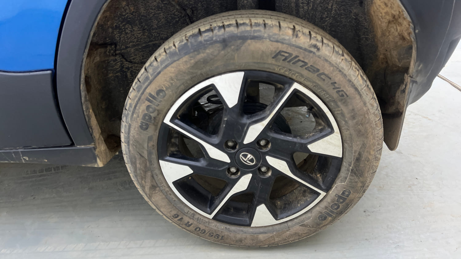 Used 2022 Tata Punch Creative Dual Tone AMT Petrol Automatic tyres LEFT REAR TYRE RIM VIEW