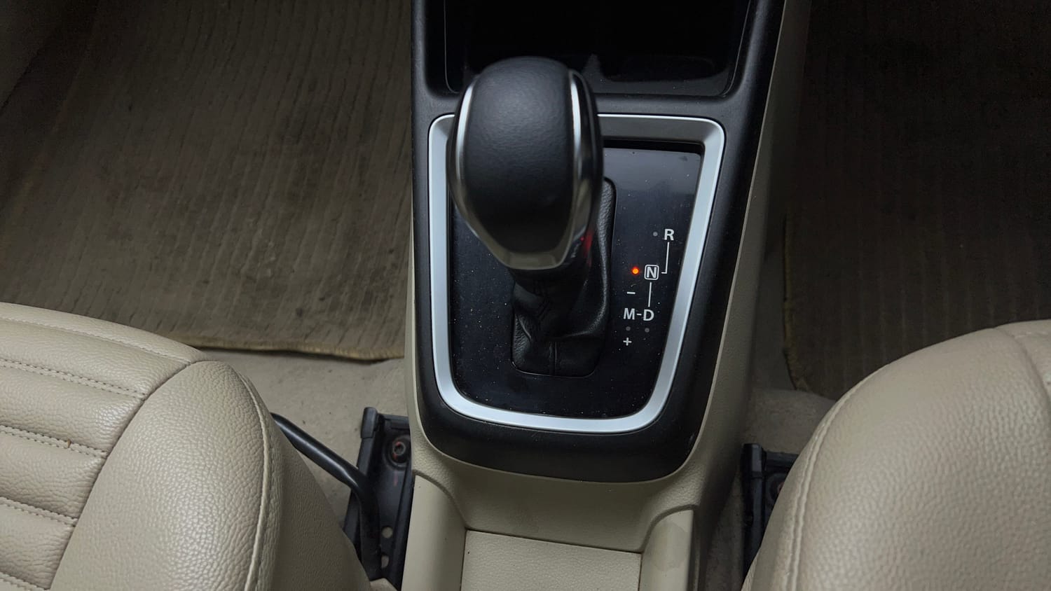 Used 2017 Maruti Suzuki Dzire VXi AMT Petrol Automatic interior GEAR  KNOB VIEW
