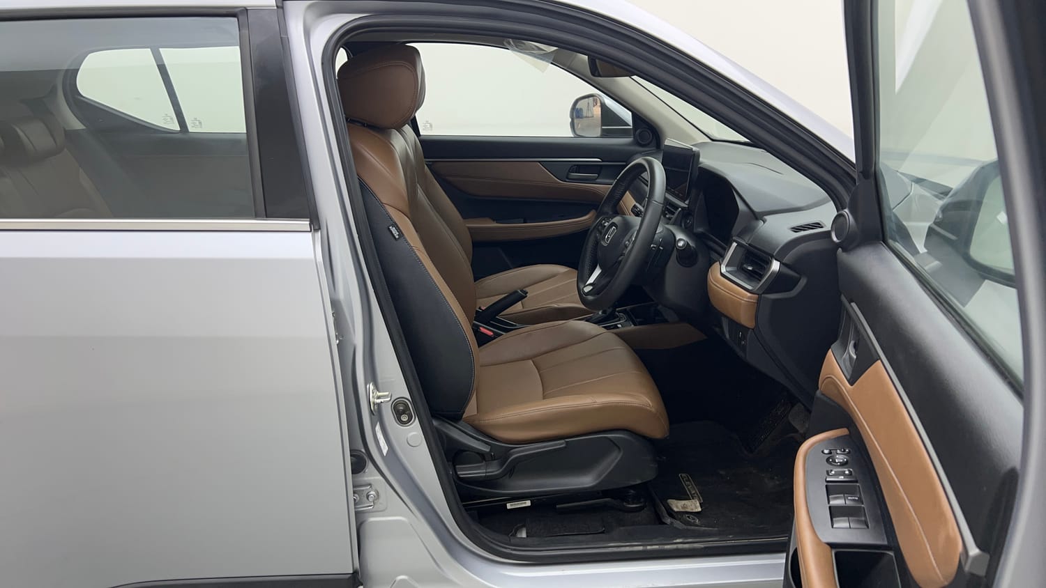 Used 2025 Honda Elevate ZX CVT Petrol Automatic interior RIGHT SIDE FRONT DOOR CABIN VIEW