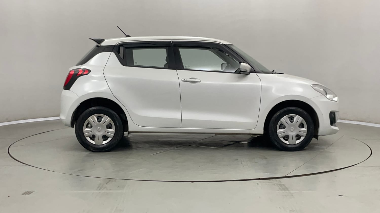 Used 2023 Maruti Suzuki Swift VXi Petrol Manual exterior RIGHT SIDE VIEW