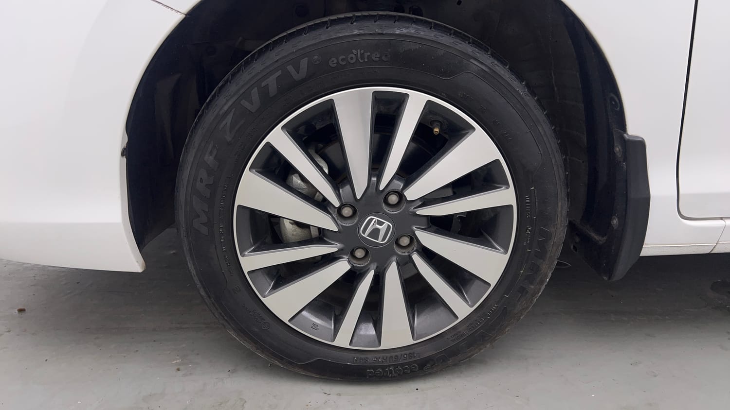 Used 2023 Honda City V Petrol CVT Petrol Automatic tyres LEFT FRONT TYRE RIM VIEW