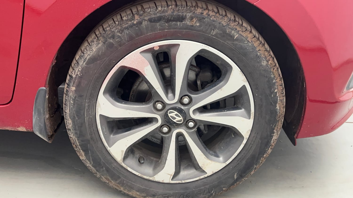 Used 2014 Hyundai Xcent SX 1.2 (O) Petrol Manual tyres RIGHT FRONT TYRE RIM VIEW