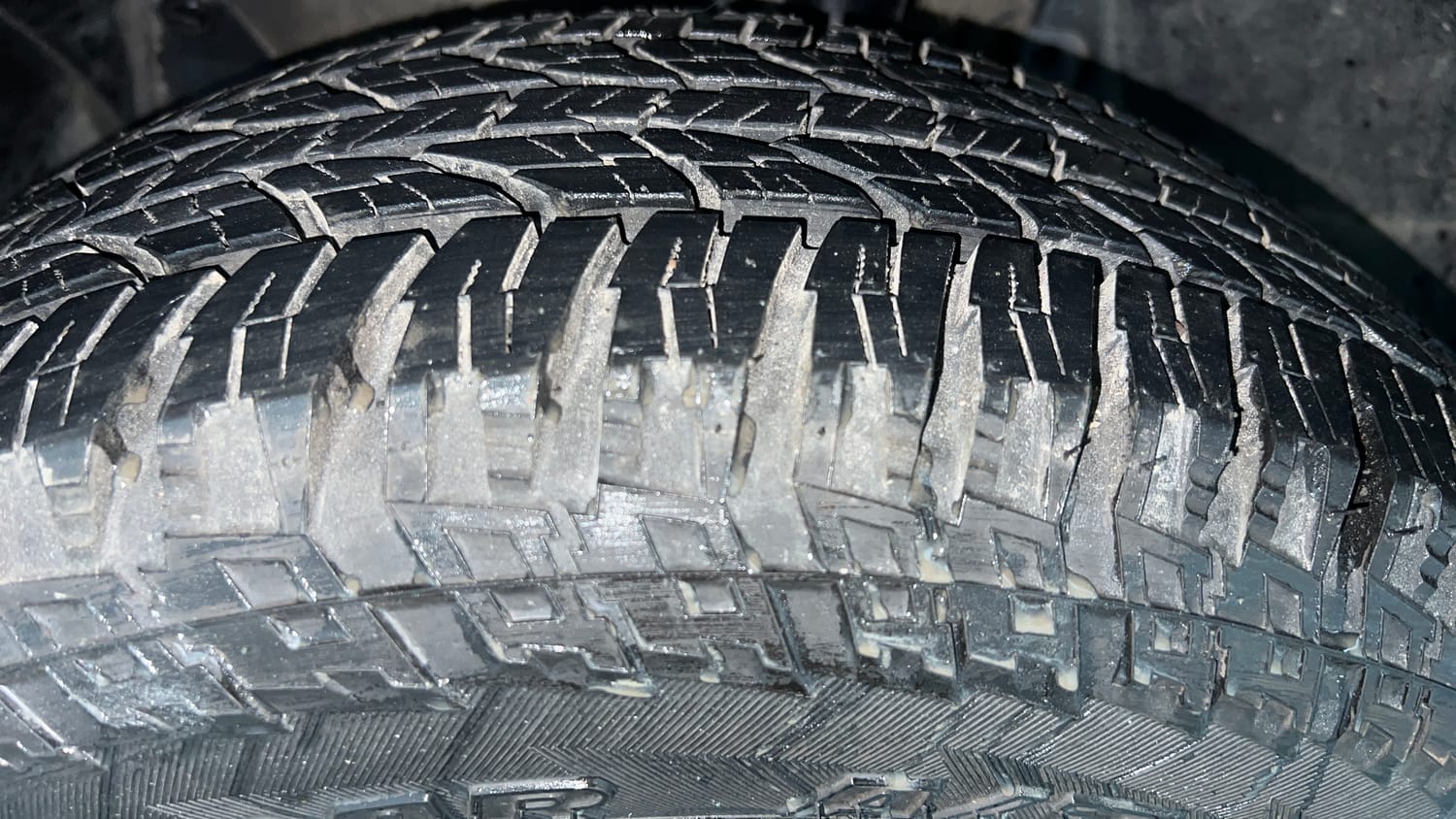 Used 2018 Renault Duster RXS CVT Petrol Automatic tyres LEFT FRONT TYRE TREAD VIEW