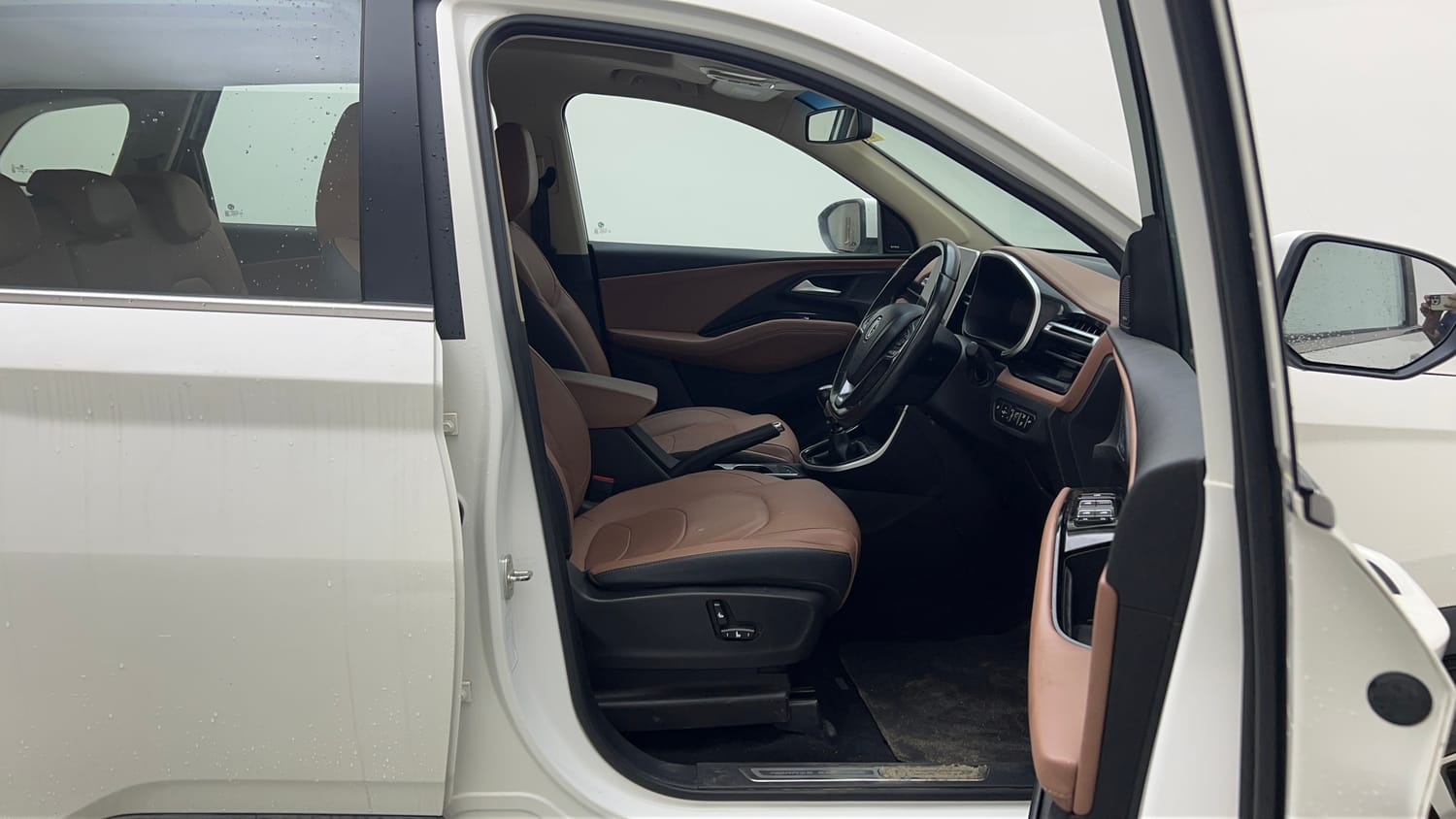 Used 2023 MG Motors Hector Plus Sharp Pro 2.0 Turbo Diesel 7 STR Diesel Manual interior RIGHT SIDE FRONT DOOR CABIN VIEW