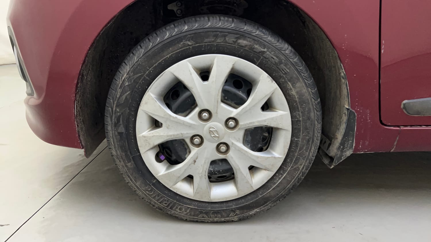 Used 2015 Hyundai Grand i10 Sportz 1.2 Kappa VTVT Petrol Manual tyres LEFT FRONT TYRE RIM VIEW