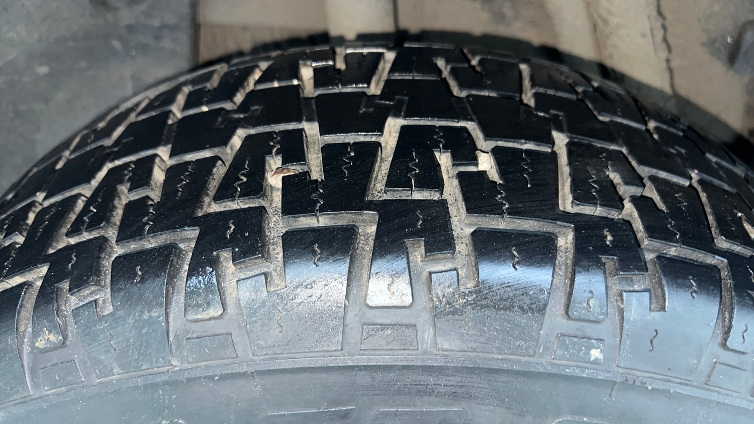 Used 2016 Renault Duster RXL Petrol Petrol Manual tyres RIGHT REAR TYRE TREAD VIEW